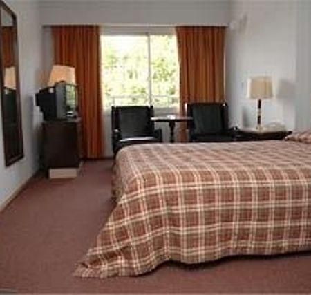 Hotel Austral Viedma Habitación foto